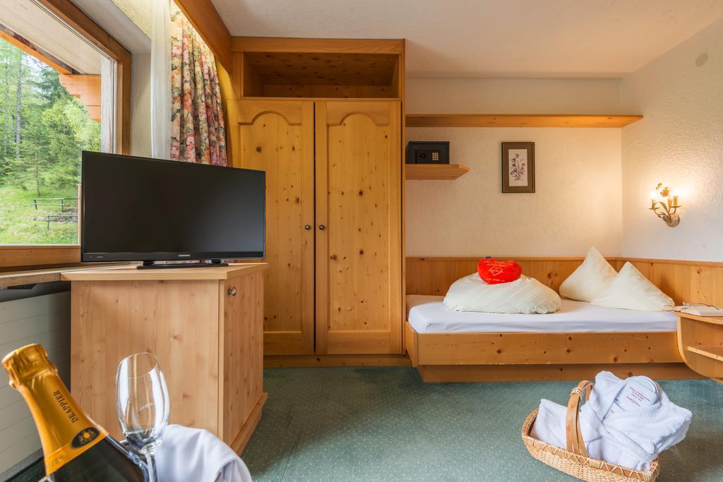 Hotel Hubertushof - Ihr Hotel Mit Herz Leutasch Szoba fotó